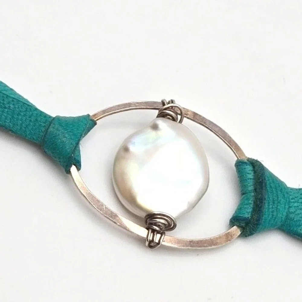 Handmade Green Leather and Genuine Freshwater‎ Coin Pearl Bracelet 925 Silver